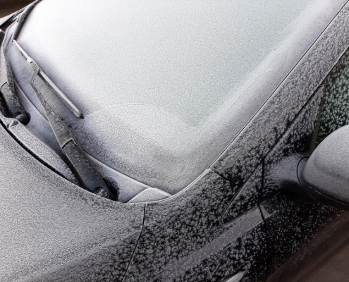 Consejos para quitar el hielo del coche sin dañarlo